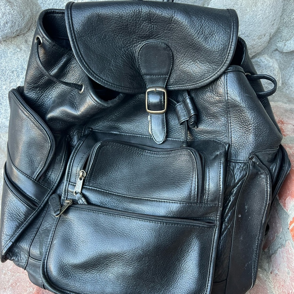 Clava Black Leather Backpack